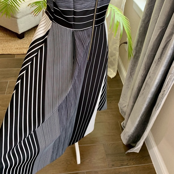CALVIN KLEIN Black/White Midi Dress
Size 6
Color: black and white - Picture 3 of 6